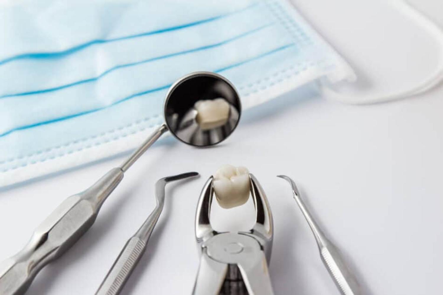 Extraction Dentist Solving Toothaches: Same-Day Tooth Extraction